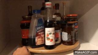 Sauces_on_the_Lazy_Susan